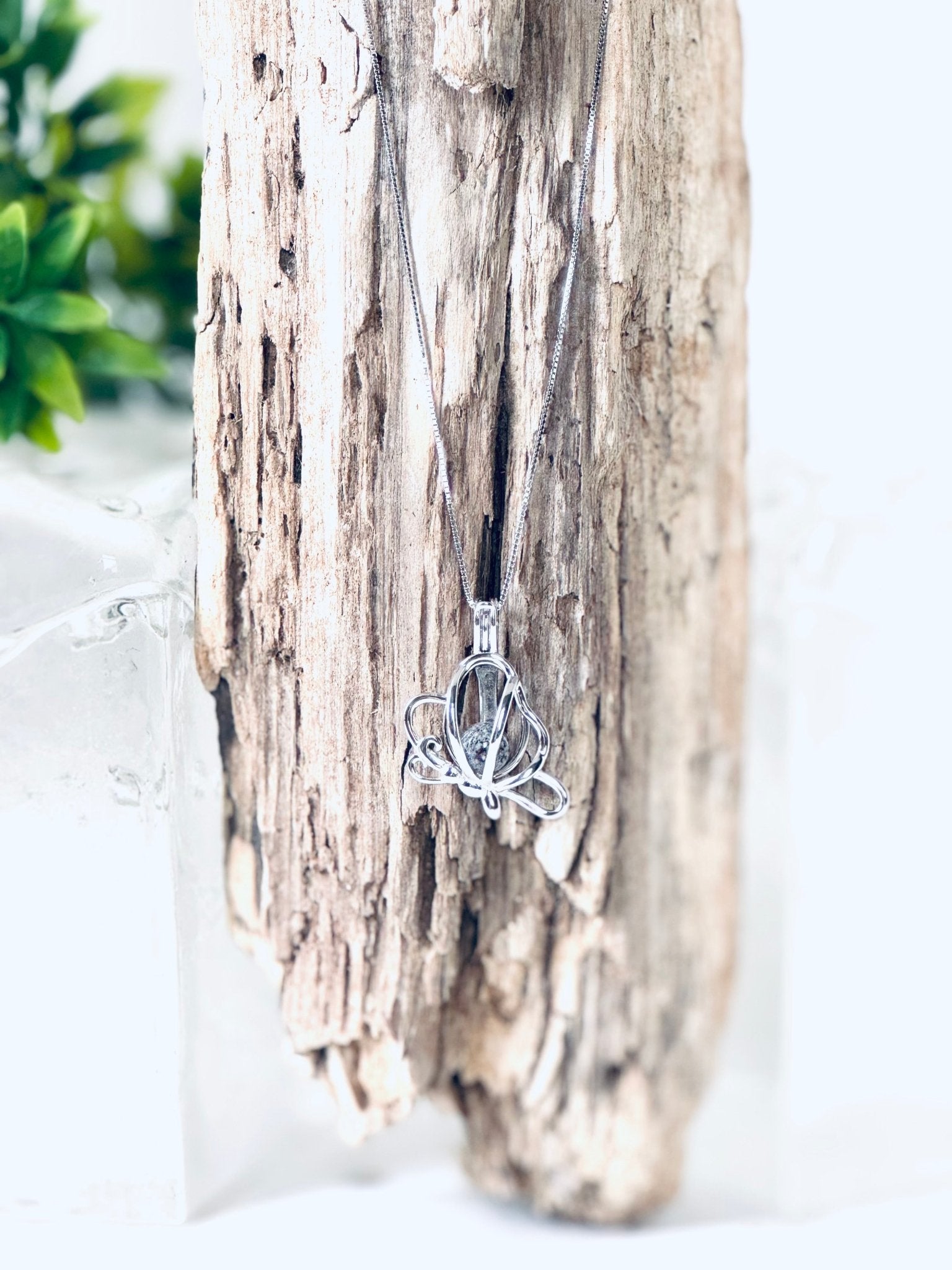 Collier "Bille de mémoire" (papillon) pour cendres funéraires - La Meduse - Verre soufflé