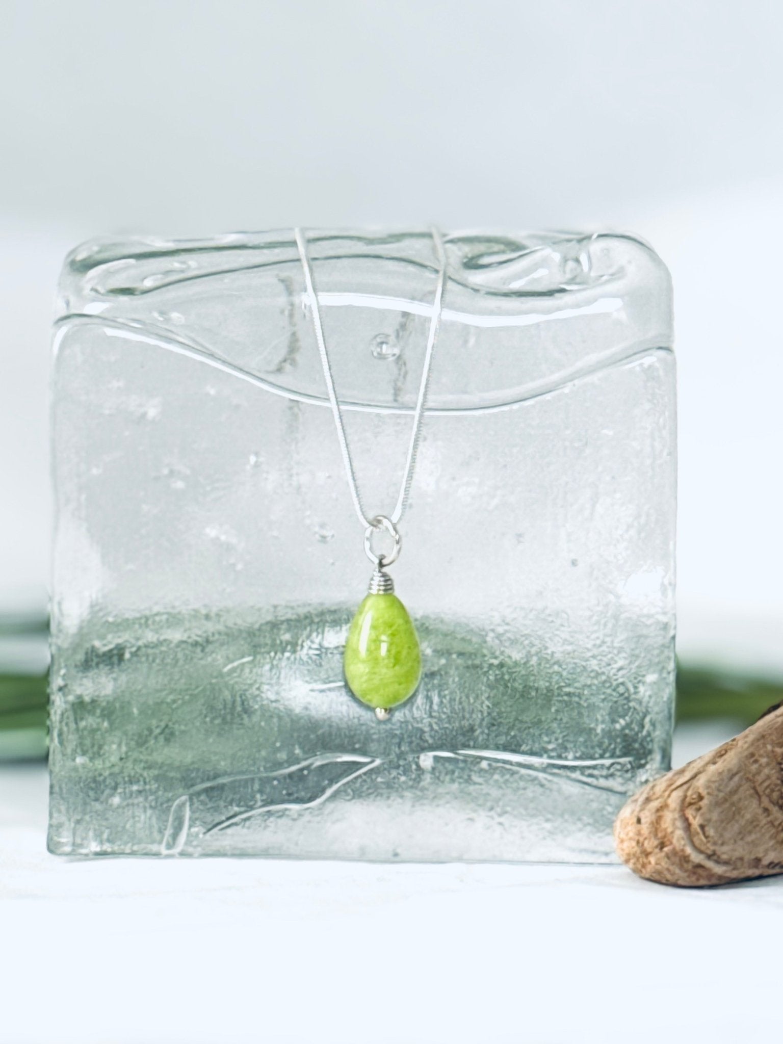 Pendentif en verre "Près du cœur" (goutte) pour cendres funéraires - La Meduse - Verre soufflé