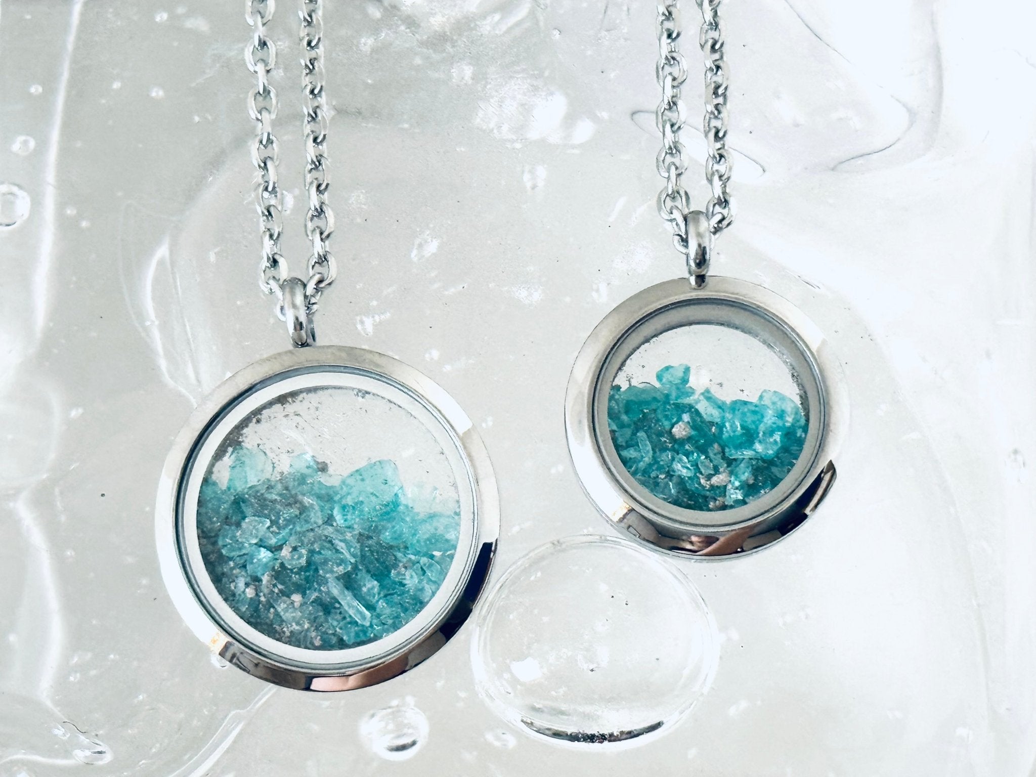 Collier "Hublot Souvenir" pour cendres funéraires - couleur argent - La Meduse - Verre soufflé