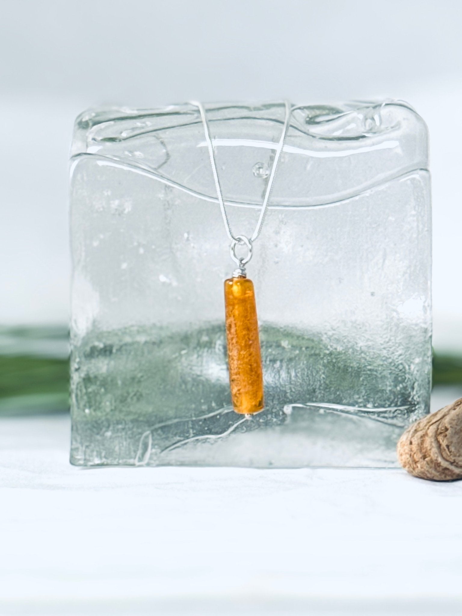 Pendentif en verre "Près du cœur" (cylindre) pour cendres funéraires - La Meduse - Verre soufflé