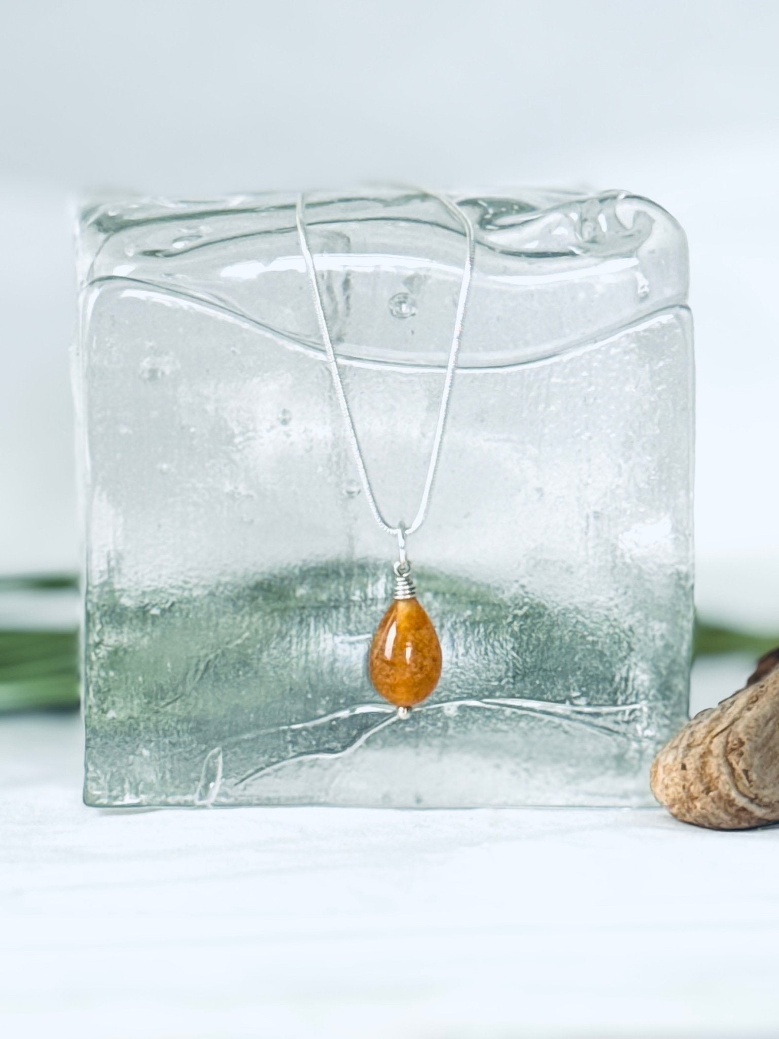 Pendentif en verre "Près du cœur" (goutte) pour cendres funéraires - La Meduse - Verre soufflé