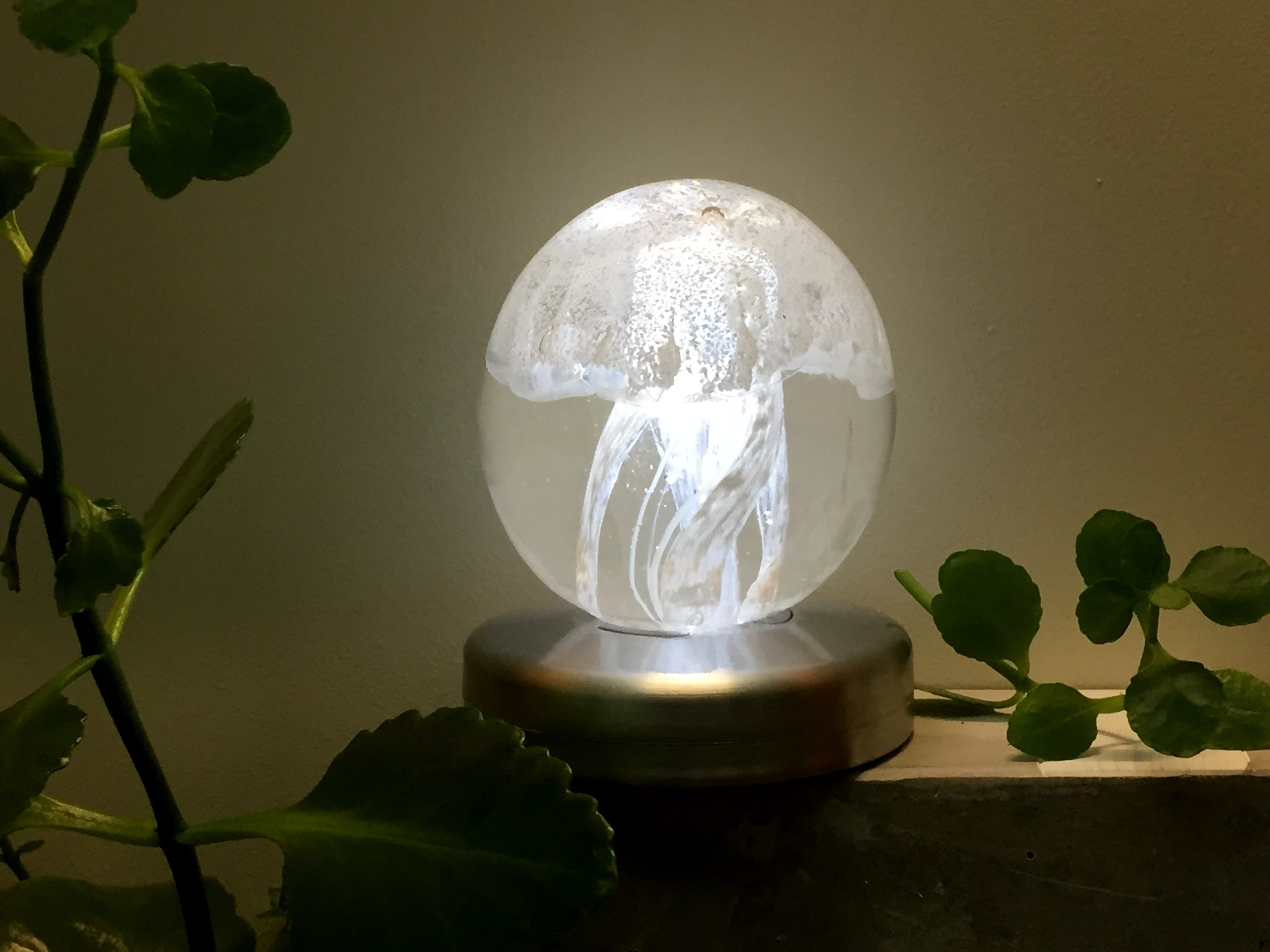 Glass jellyfish "Sweet Eternity" (round) with funeral ashes