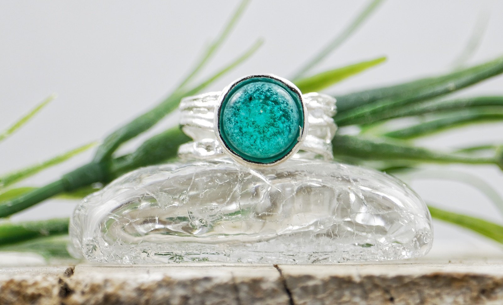 Bague "Bourgeon" avec cendres funéraires - La Meduse - Verre soufflé