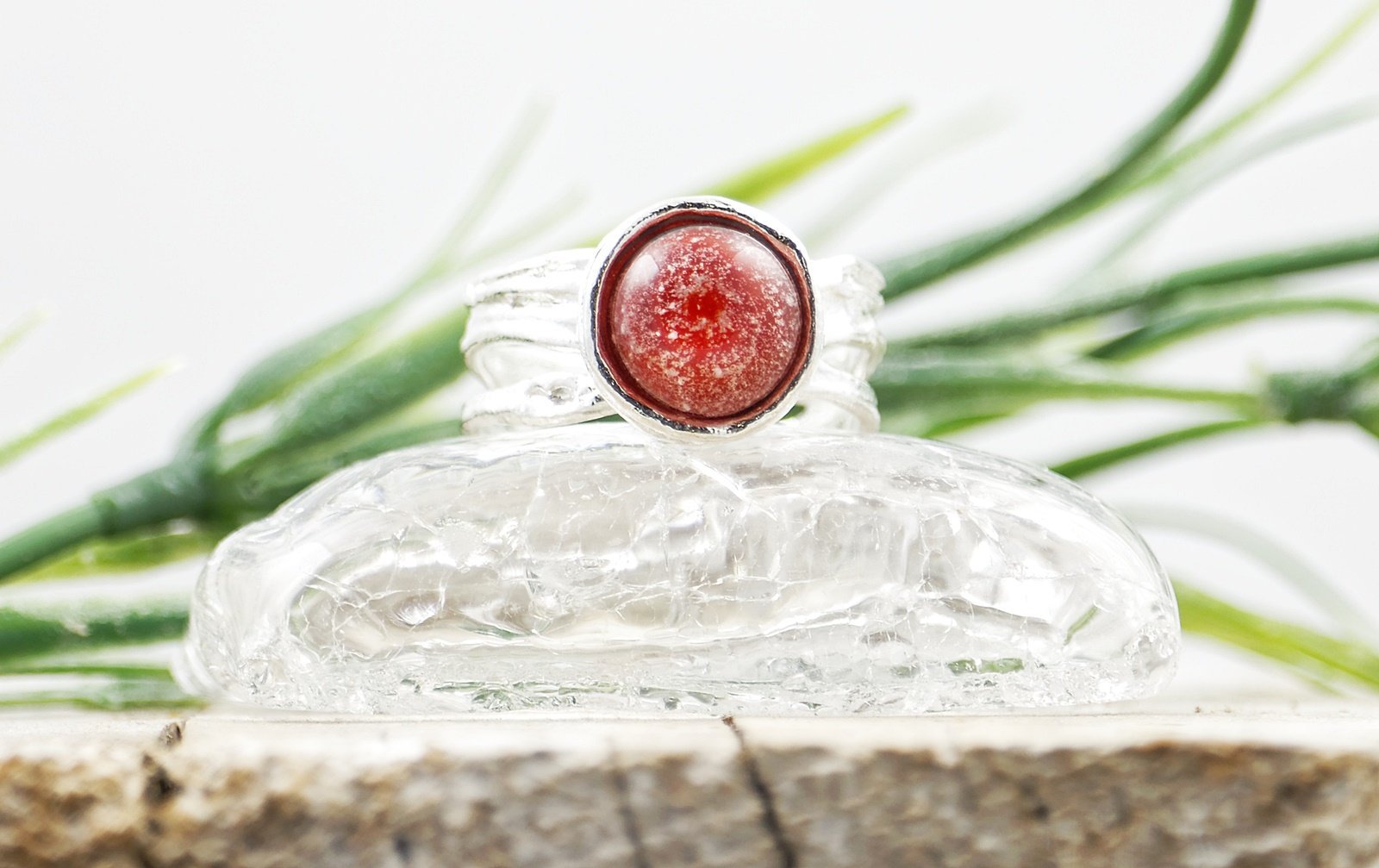 Bague "Bourgeon" avec cendres funéraires - La Meduse - Verre soufflé